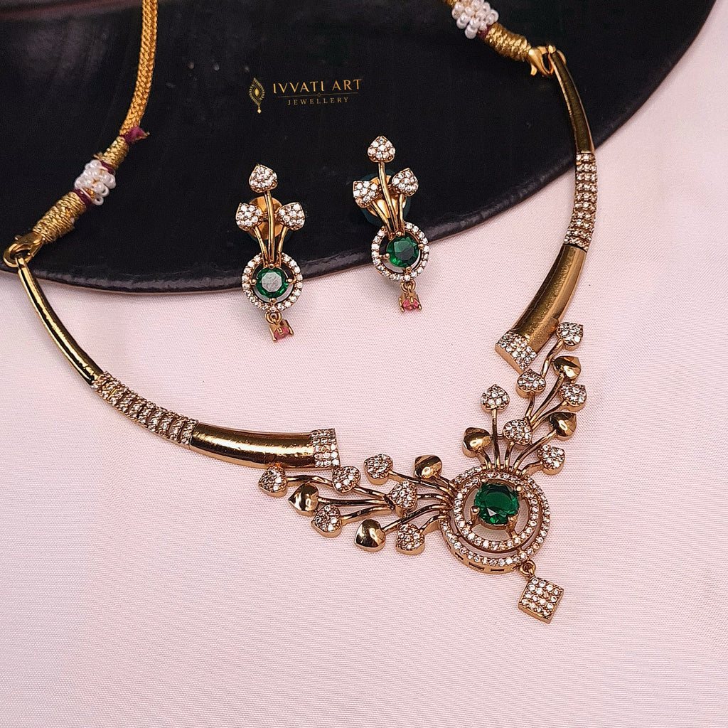 Traditional Hasli choker necklace in gold finish

