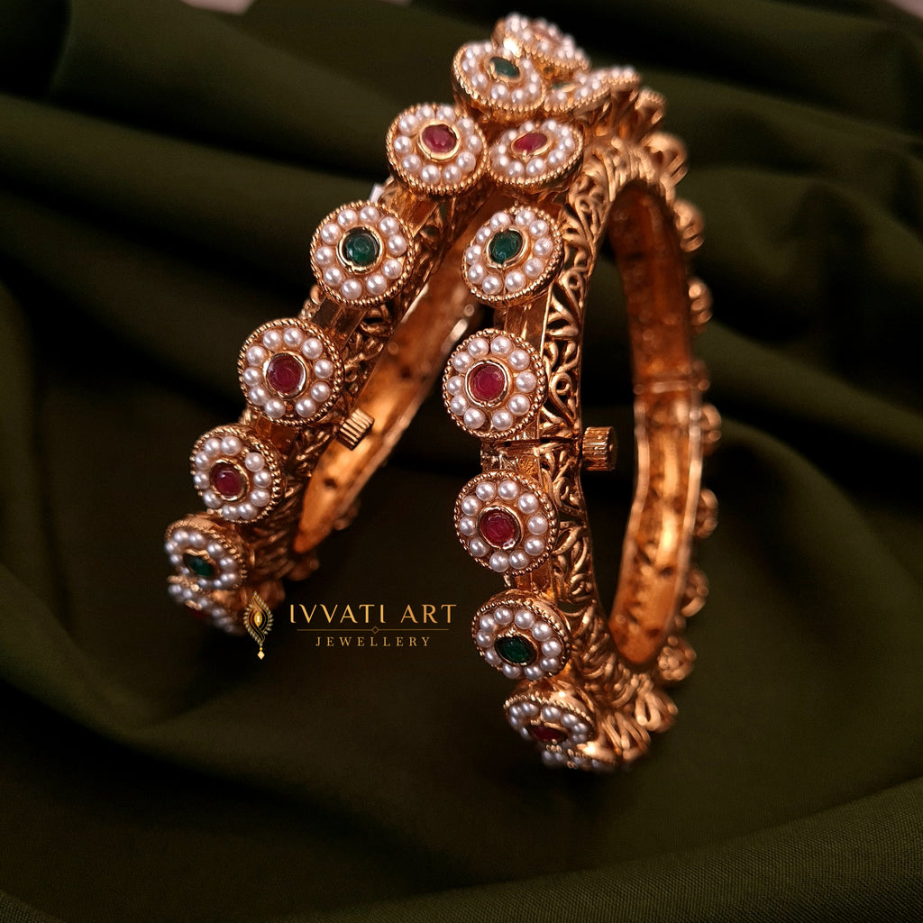 Rajwadi Kada with Kundan & Pearl Detailing