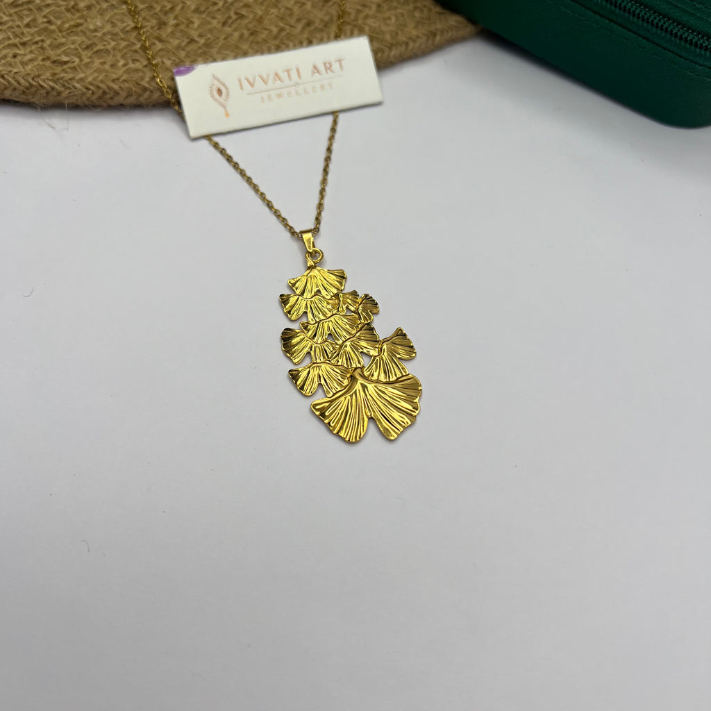 Gold Ginkgo Leaf Pendant Necklace – 18K Anti-Tarnish Finish