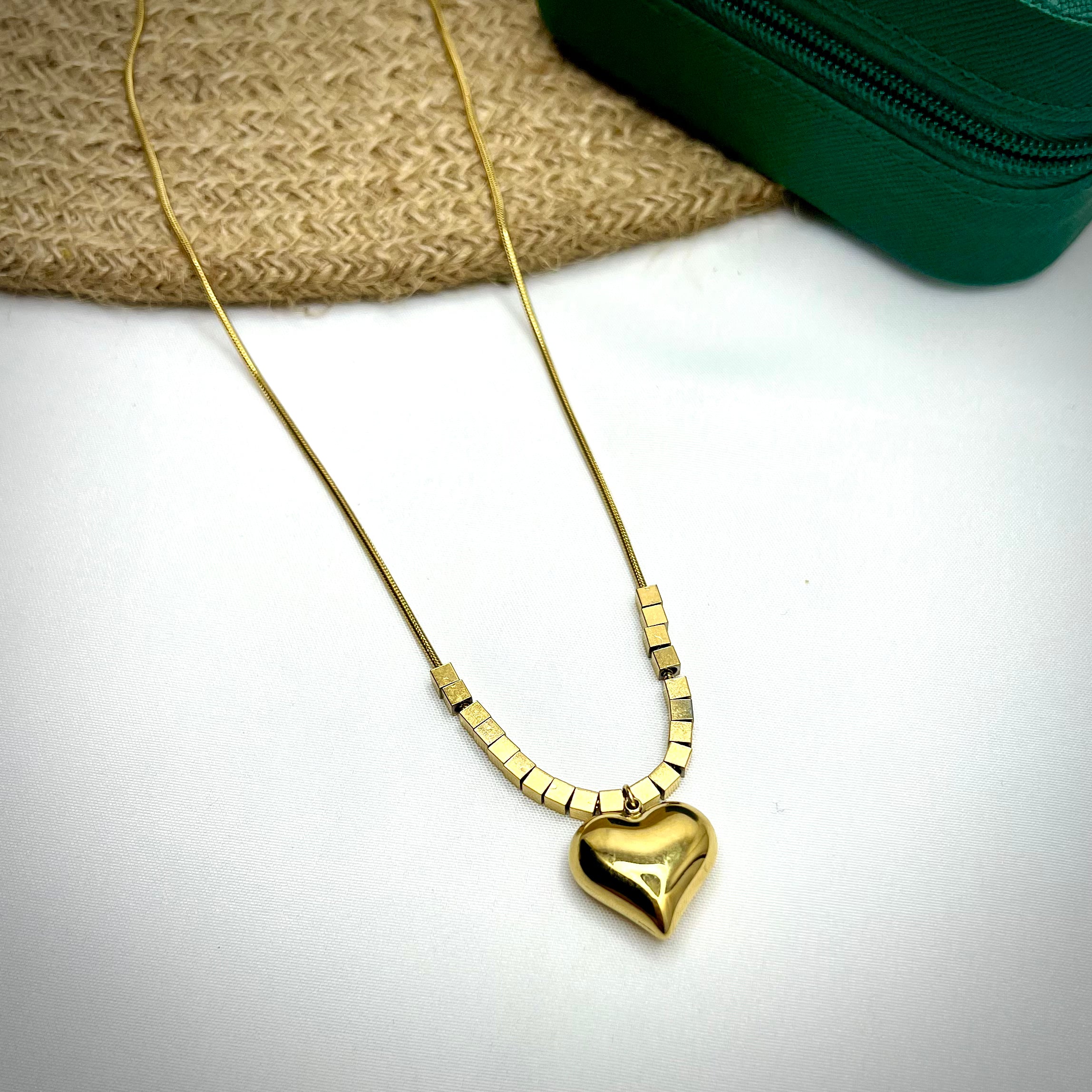 Heart pendant chain with 18K gold-plated finish – minimalist everyday necklace – Ivvati Art Jewellery

