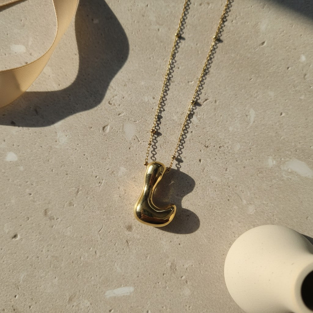 Minimalist gold curved pendant necklace for women